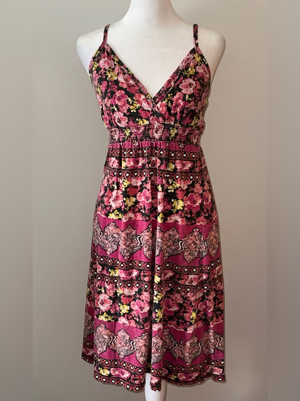 Beautiful Vintage Pink Floral Essential Stylish Beach Vacation Dress- Women’s - Picture 2 of 5